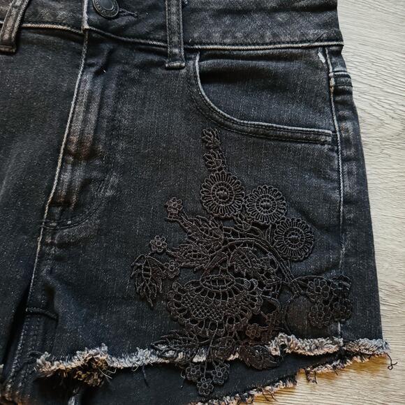 American Eagle Black Lace Floral Super Stretch  Hi-Rise Shorts Size 4 NWT - Picture 4 of 7